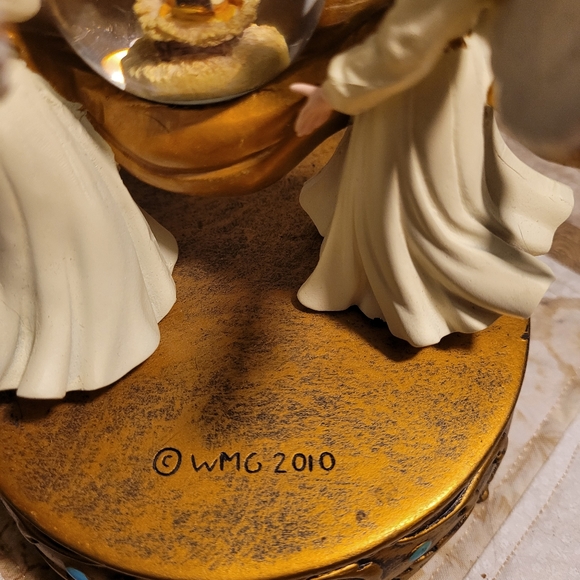 Christmas Globe - Picture 5 of 7